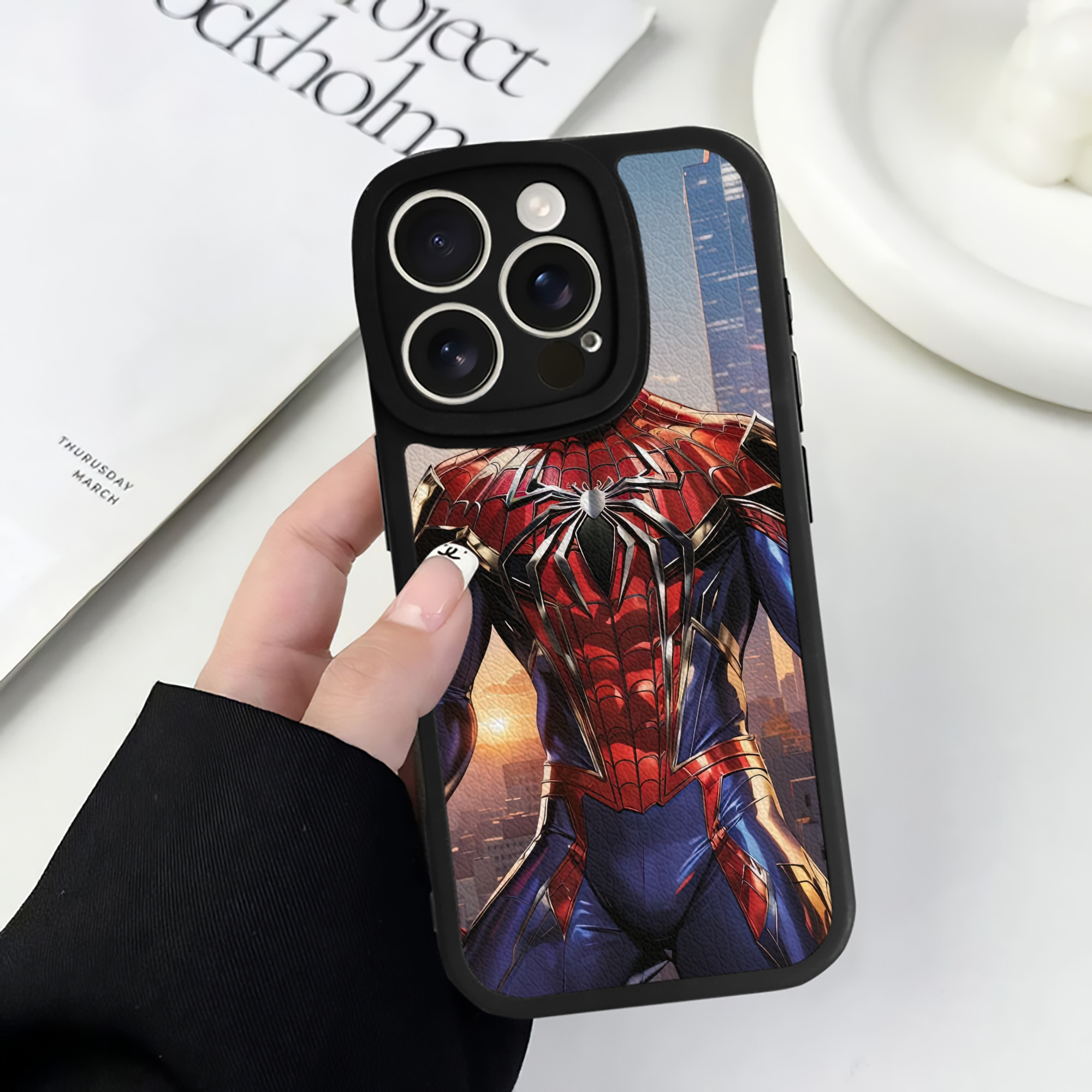 Spider Man スパイダーマン 【iPhone 16シリーズ対応】シリコンスマホケース（レザー調） 材質：シリコン